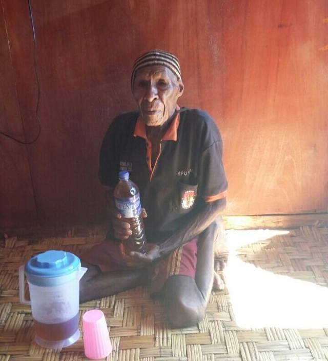 Bapak Naneroho Lantipo, salah satu Penderita Asma yang disembuhkan dengan Ara Bodig Herbal. ( Foto : Ara Bodig Herbal)